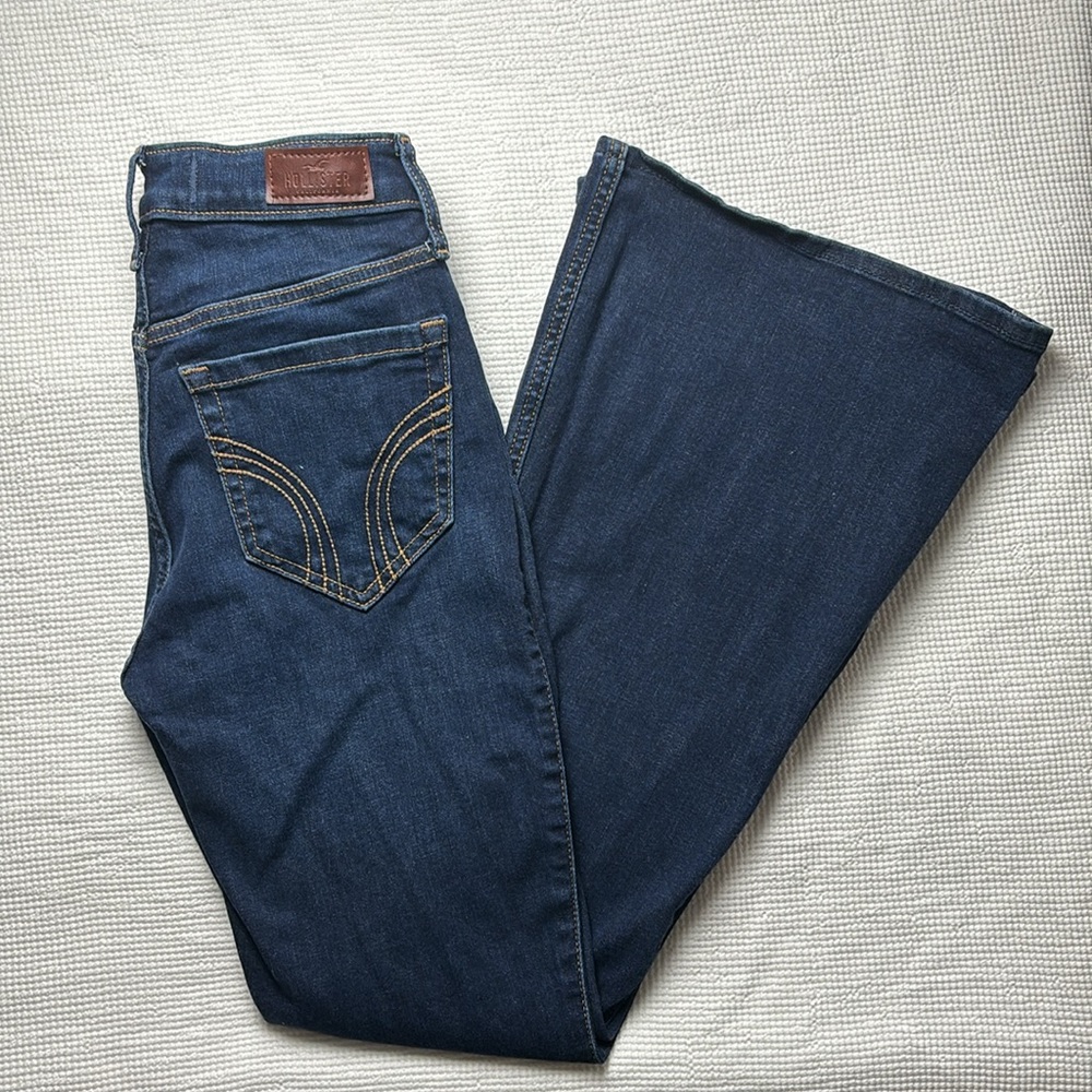 Hollister High Rise Flare Dark Wash Jeans with Stretch Jeans Size 4 Short (27 S) - Picture 2 of 12